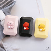 Estuche para lentes de contacto de colores con diseño de dinosaurio de dibujos animados